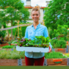 Espaço verde com práticas de sustentabilidade e uso de materiais reciclados.